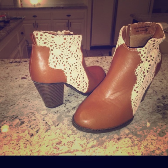 Cute booties - Picture 1 of 1